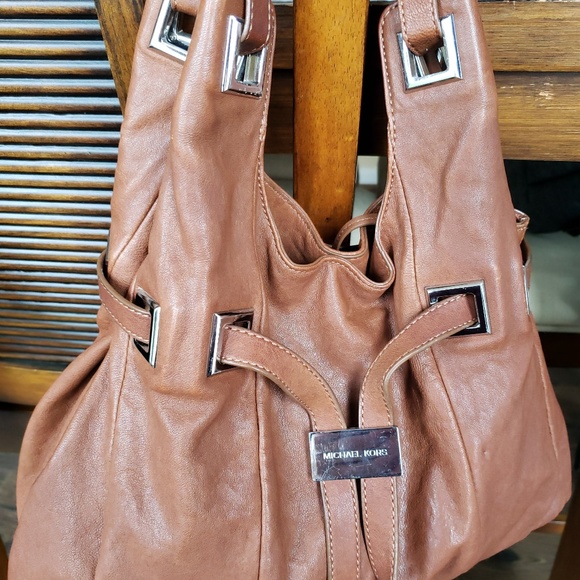 Michael Kors camel/brown/tan leather shoulder bag - Picture 1 of 8